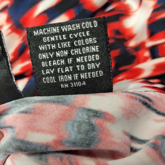 New Directions Top Womens Petites PM Red Black White Abstract Soft 1/4 Button - Picture 9 of 10